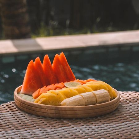 Sunscape Villa - Beachfront And Private Pool Gili Air Exterior foto