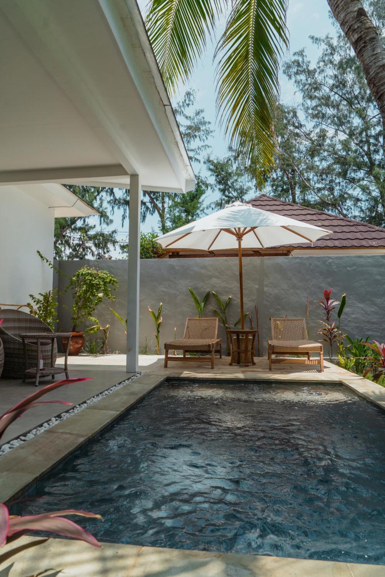 Sunscape Villa - Beachfront And Private Pool Gili Air Exterior foto