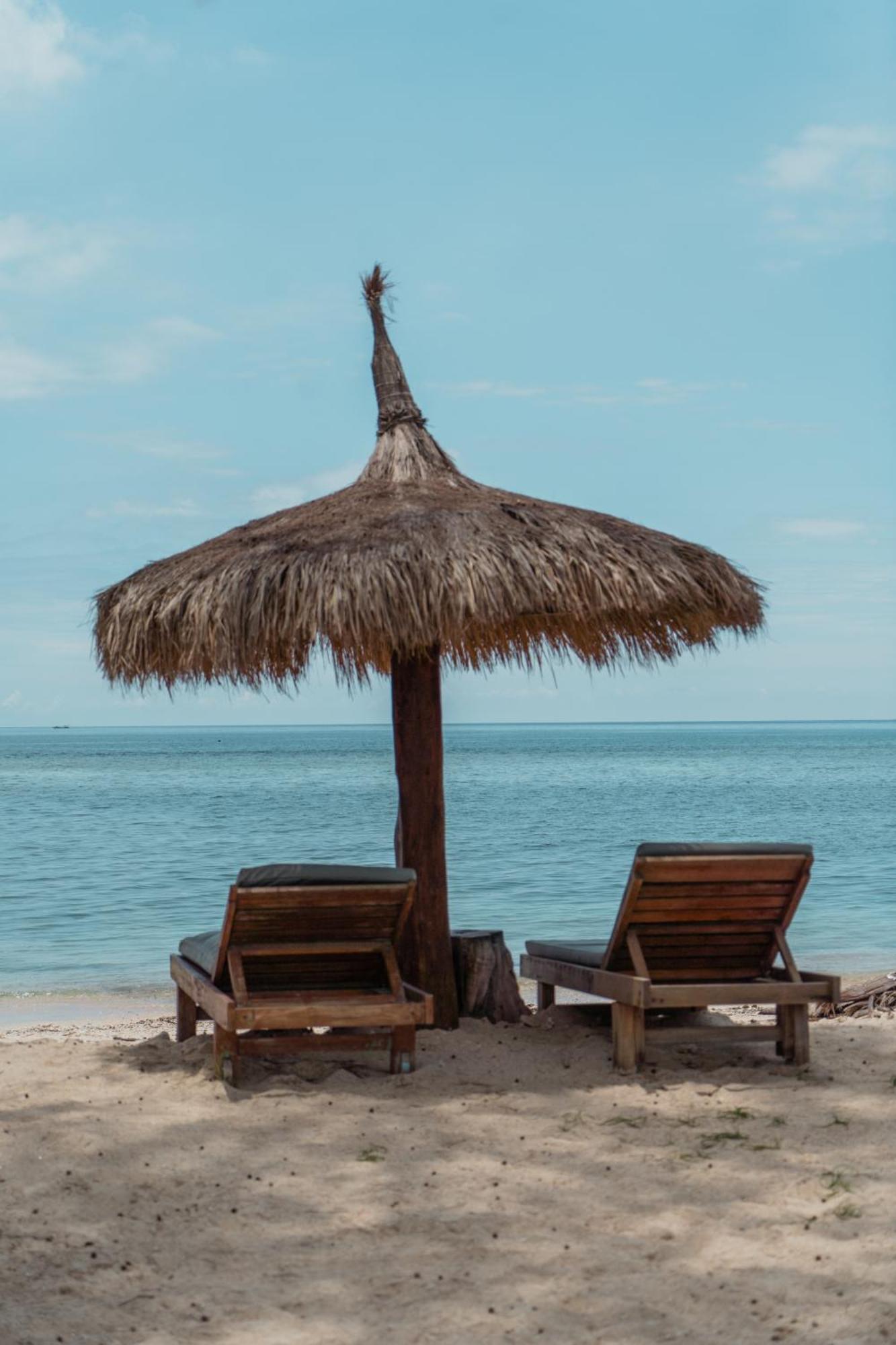 Sunscape Villa - Beachfront And Private Pool Gili Air Exterior foto