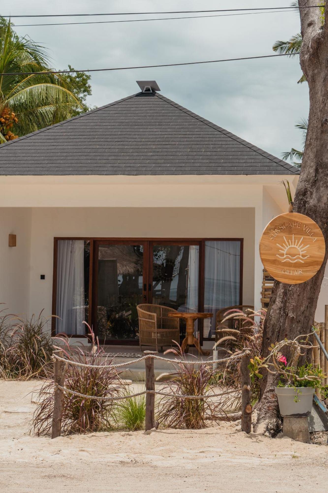 Sunscape Villa - Beachfront And Private Pool Gili Air Exterior foto